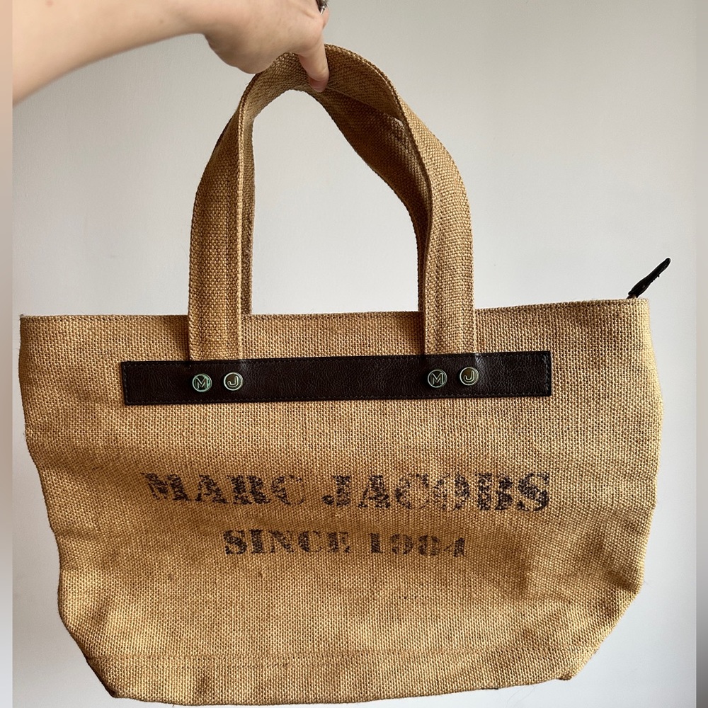 MARC JACOBS Summer Beach Tote Bag (Raffia/Burlap/Straw)